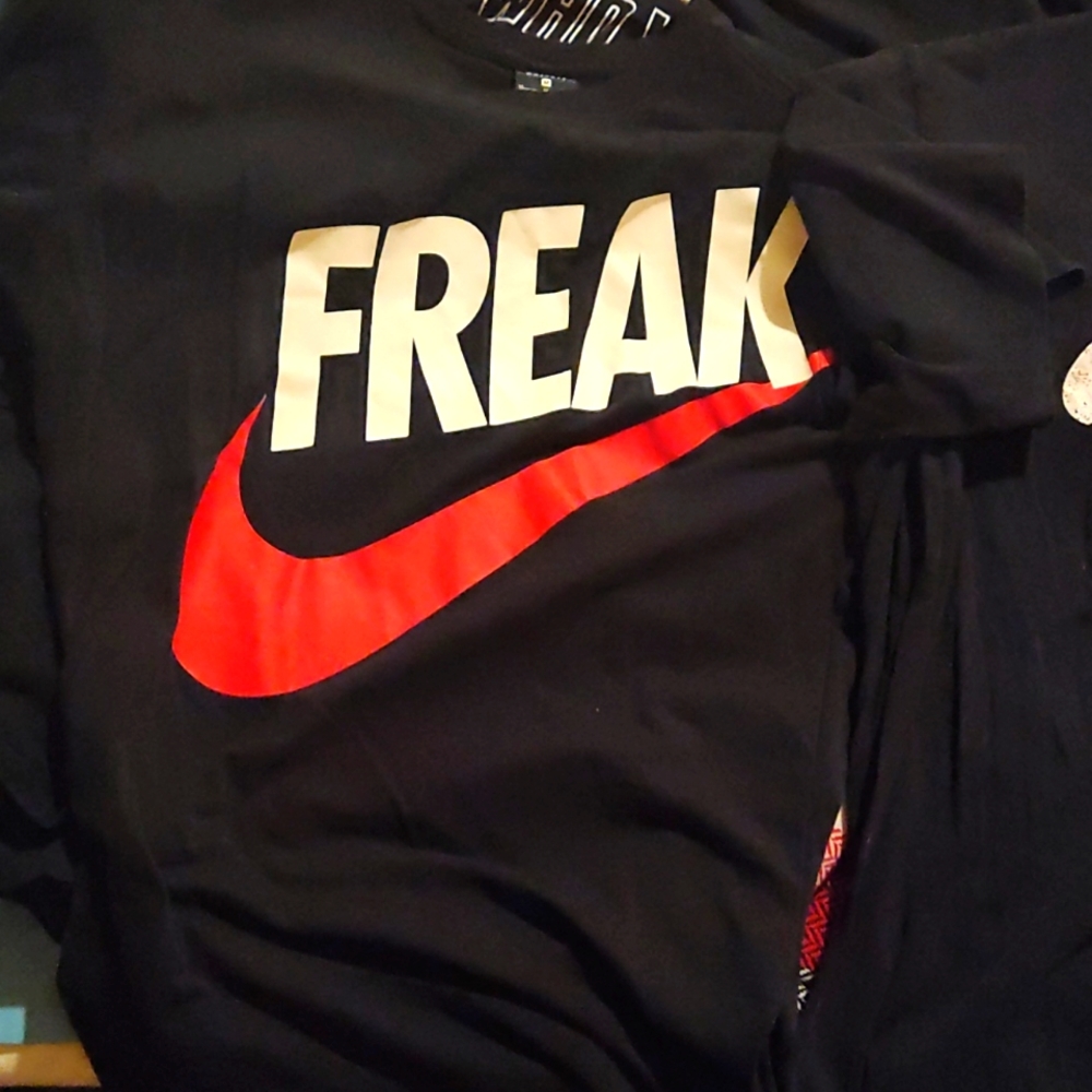 Nike shirts medium
